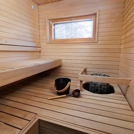 Hulhavanhelmi | Modern With Private Jacuzzi & Ski-in Access At 別荘