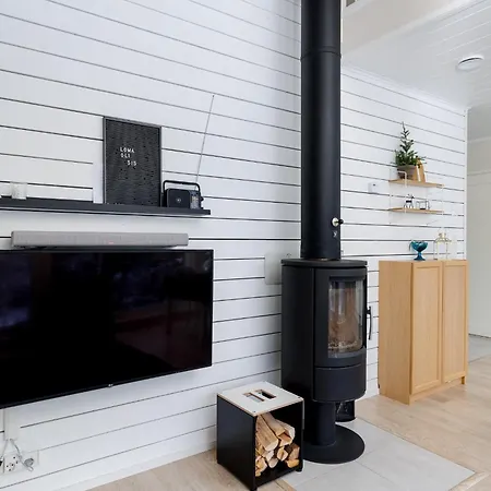 Hulhavanhelmi | Modern With Private Jacuzzi & Ski-in Access At * Syöte