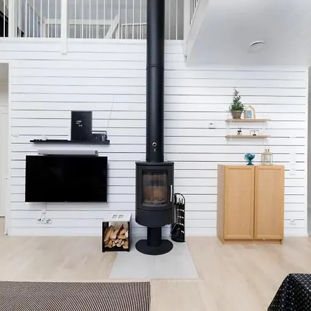 Hulhavanhelmi | Modern With Private Jacuzzi & Ski-in Access At *