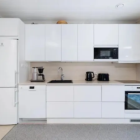 Hulhavanhelmi | Modern With Private Jacuzzi & Ski-in Access At * Syöte