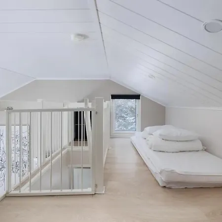 Hulhavanhelmi | Modern With Private Jacuzzi & Ski-in Access At *