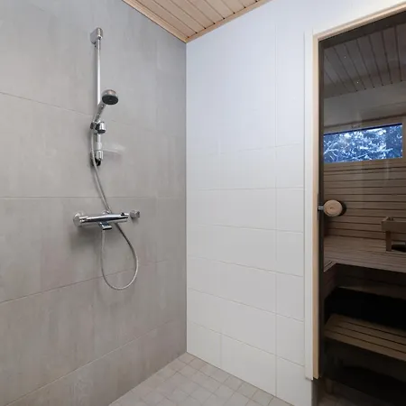 Hulhavanhelmi | Modern With Private Jacuzzi & Ski-in Access At Casa de Férias Syöte