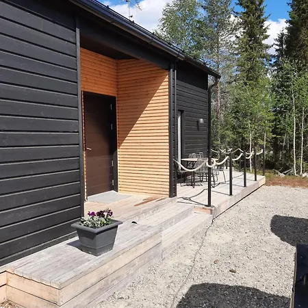 Hulhavanhelmi | Modern With Private Jacuzzi & Ski-in Access At 別荘 Syöte